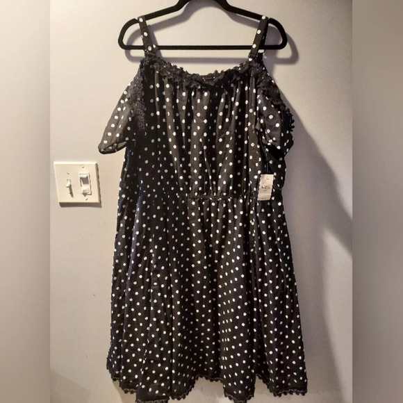 NWT Lane Bryant White & Black Polka Dot Cold Shoulder Lined Dress in Size 26/28 - Picture 1 of 9